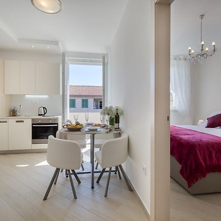 Central Boutique Apartments With Balconies, In Walking Distance To The Sea زادار المظهر الخارجي الصورة