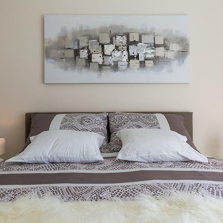 Central Boutique Apartments With Balconies, In Walking Distance To The Sea زادار المظهر الخارجي الصورة