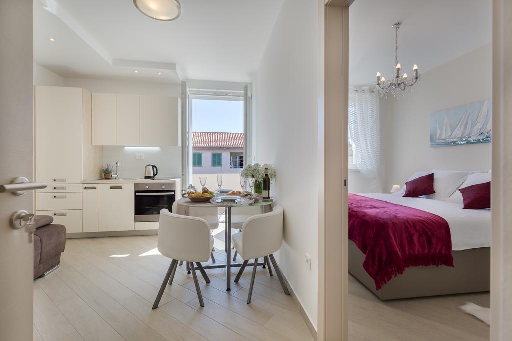 Central Boutique Apartments With Balconies, In Walking Distance To The Sea زادار المظهر الخارجي الصورة