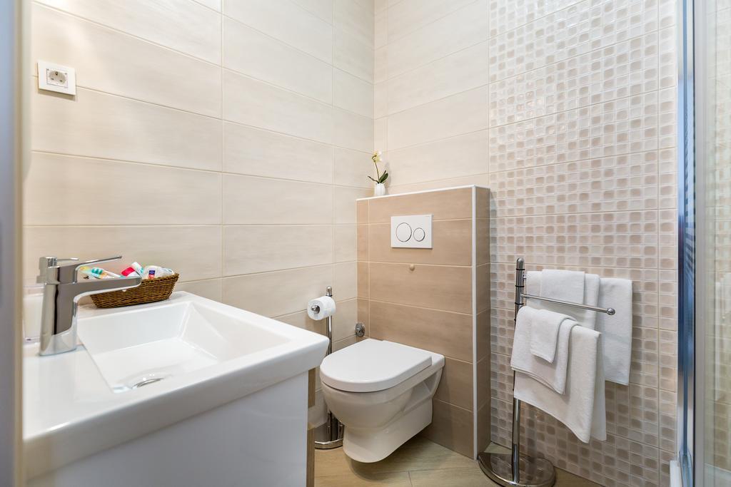 Central Boutique Apartments With Balconies, In Walking Distance To The Sea زادار المظهر الخارجي الصورة