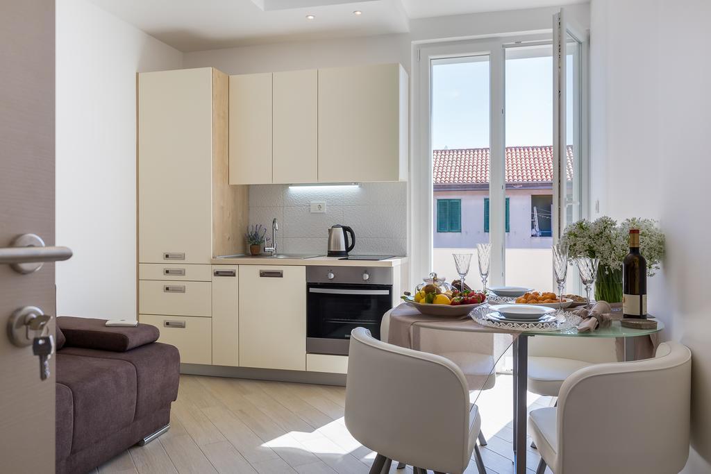 Central Boutique Apartments With Balconies, In Walking Distance To The Sea زادار المظهر الخارجي الصورة