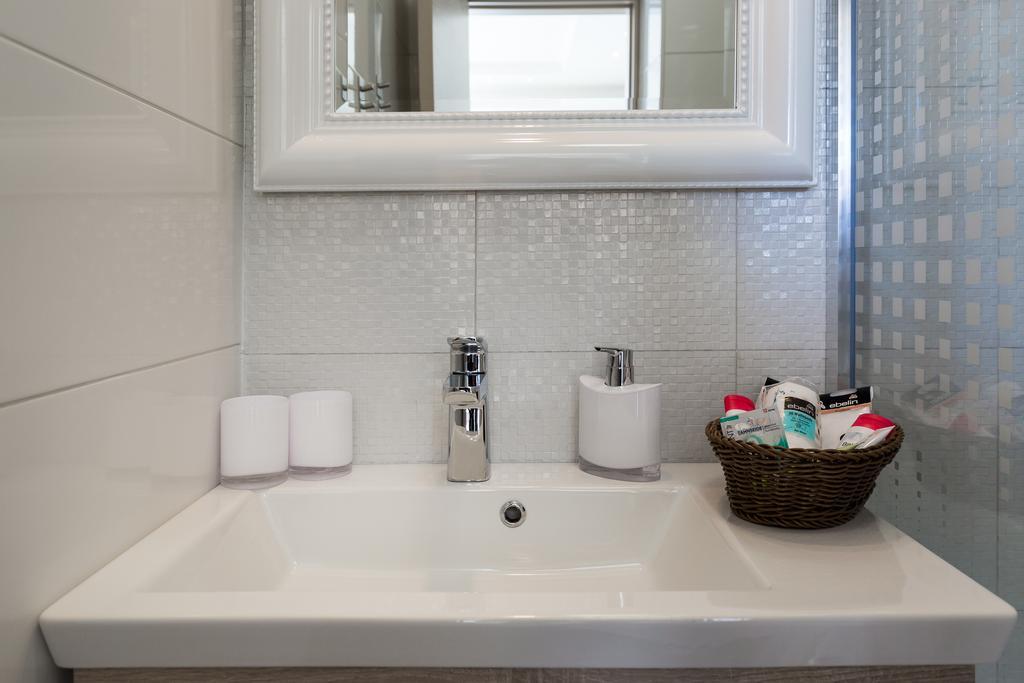 Central Boutique Apartments With Balconies, In Walking Distance To The Sea زادار المظهر الخارجي الصورة