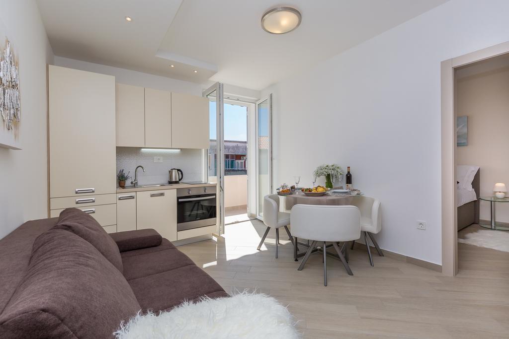 Central Boutique Apartments With Balconies, In Walking Distance To The Sea زادار المظهر الخارجي الصورة