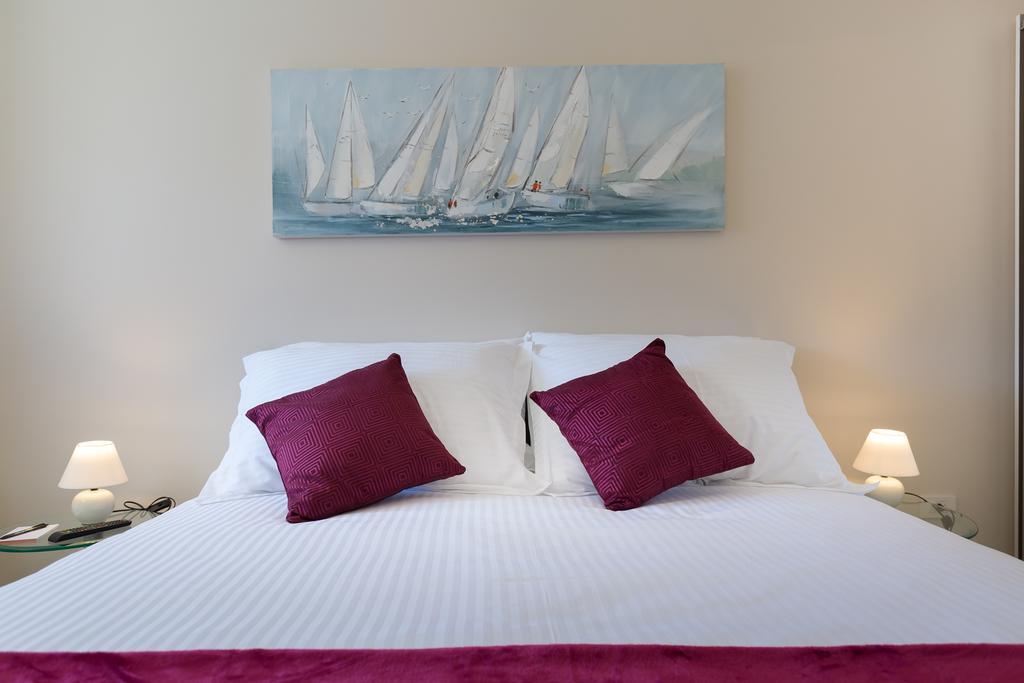 Central Boutique Apartments With Balconies, In Walking Distance To The Sea زادار المظهر الخارجي الصورة