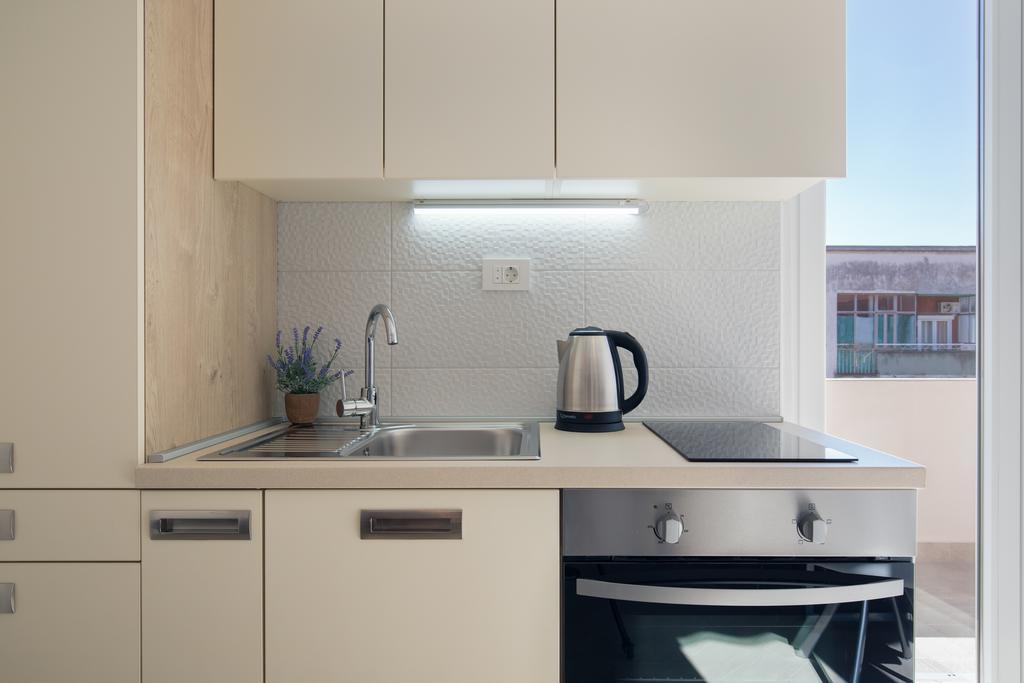 Central Boutique Apartments With Balconies, In Walking Distance To The Sea زادار المظهر الخارجي الصورة