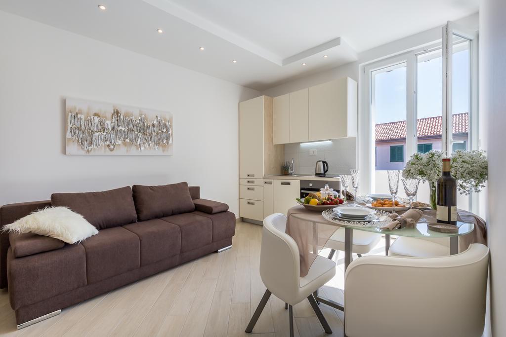 Central Boutique Apartments With Balconies, In Walking Distance To The Sea زادار المظهر الخارجي الصورة